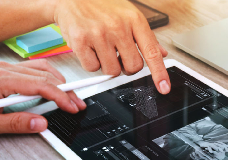 数字营销课程和媒体之间关系的影响有哪些?